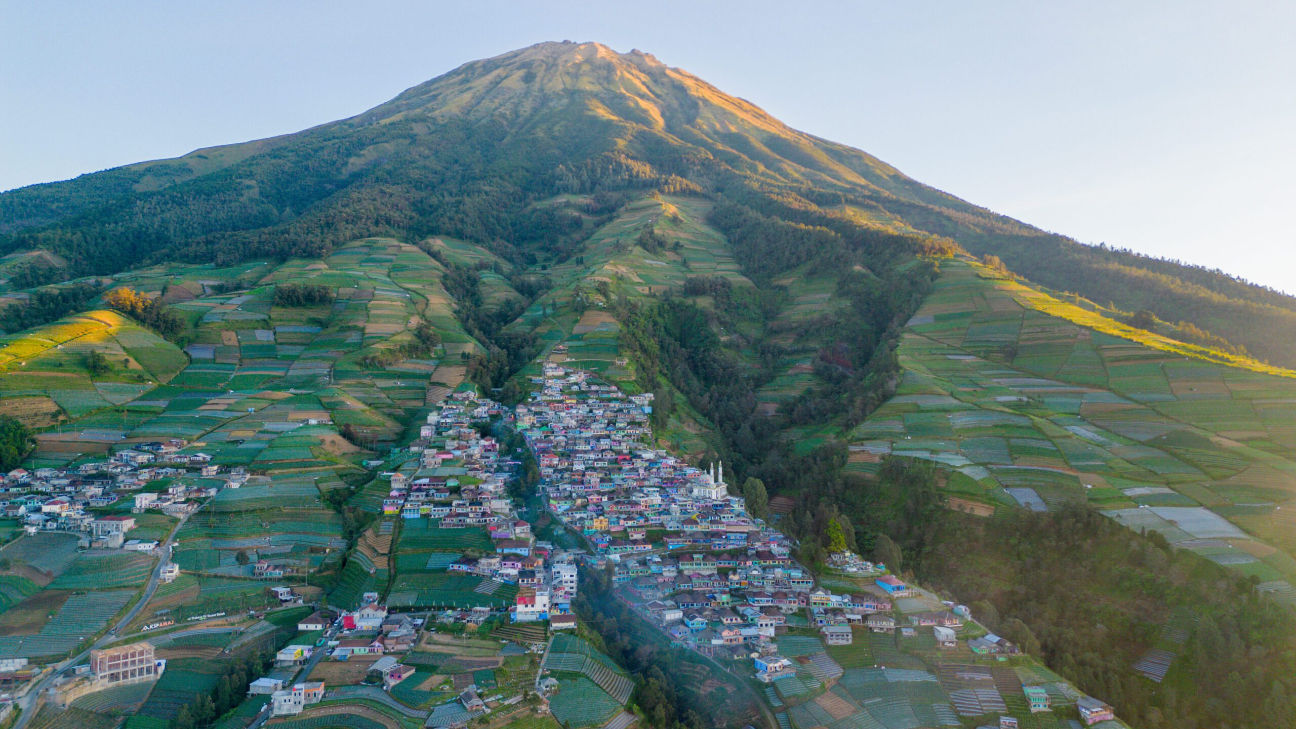 Mountain Village Nepal Van Java enthroned on Mount Sumbing